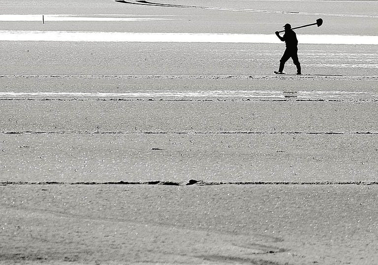 Saltpan-worker-01