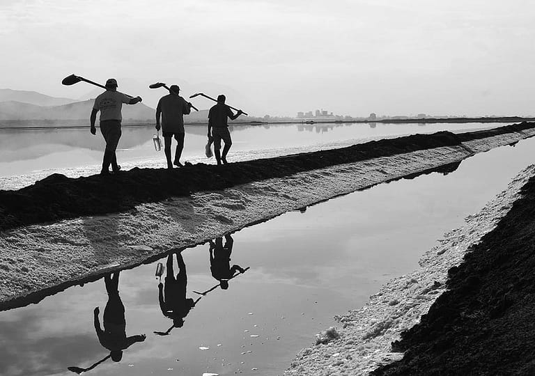 Saltpan-worker-04